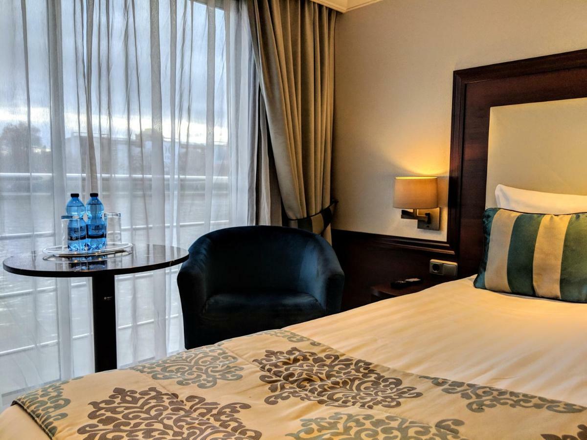 Select Ms Charles Dickens - Frankfurt Hotel Франкфурт на Майн Екстериор снимка